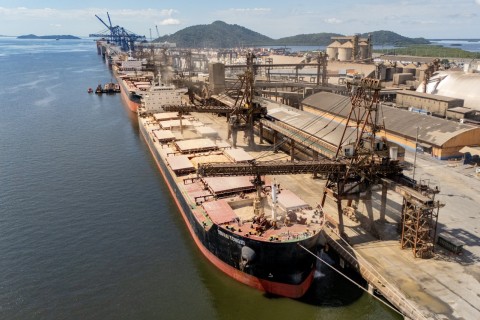 Movimentação de cargas nos portos do Paraná cresce 6,3% no primeiro trimestre.