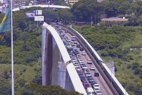 Empresários cobram obras e dizem que nova ponte segue inutilizada na fronteira,