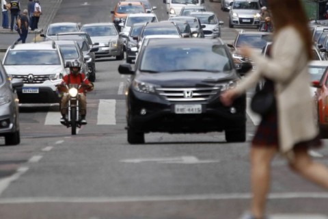 Quase metade do IPVA 2025 já foi pago; veja as 10 cidades que estão mais em dia.