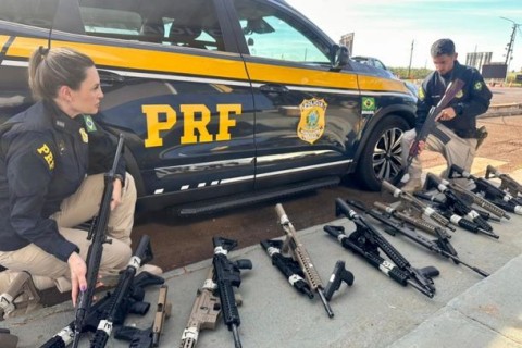 PRF faz maior apreensão de fuzis da história e intercepta arsenal com 41 armas na BR-277