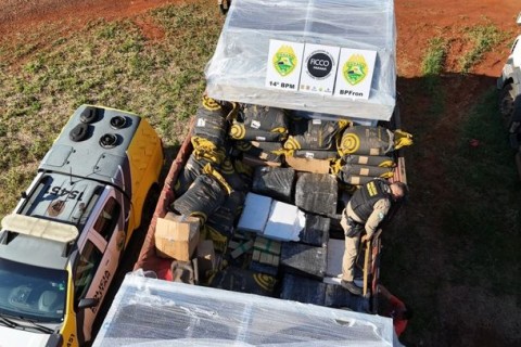 Caminhão com carga de carvão é flagrado com 1,5 tonelada de maconha na BR-277