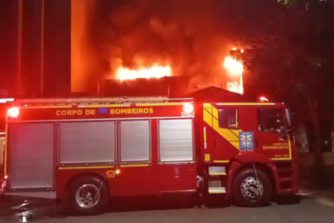 Incêndio atinge Marias e Marias, tradicional confeitaria na Avenida Brasil