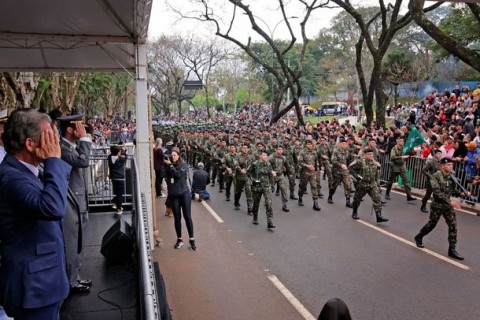 15 mil pessoas participam do desfile de 7 de Setembro em Foz do Iguaçu