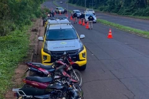 Operação da PM recolhe sete motos e um carro durante fiscalização na Beira Rio